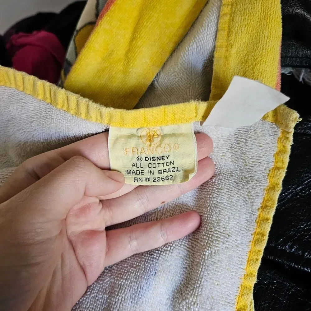 Vintage 90s disney aladdin towel